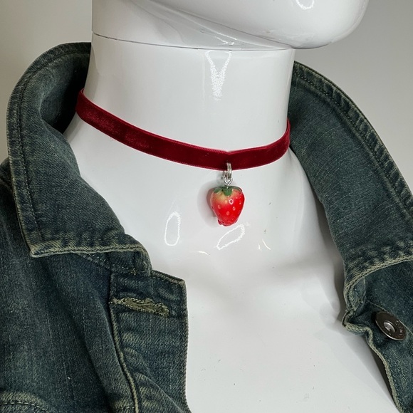 Choker necklace velvet strawberry necklace red wine velvet cute necklace fruit - Picture 6 of 10